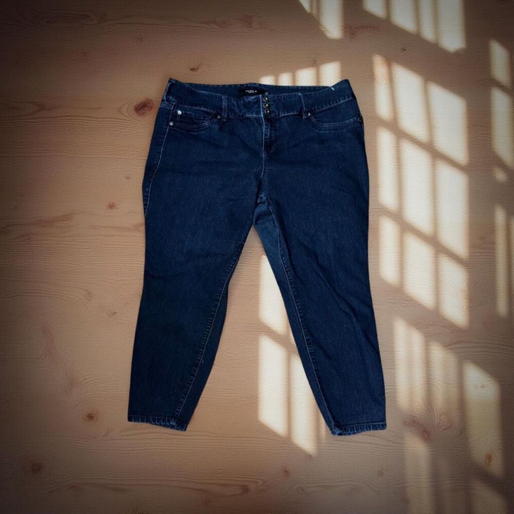 Plus Size DarkWash Torrid Hi Waisted Crop Jeans Size 22 Short 40x26 #123